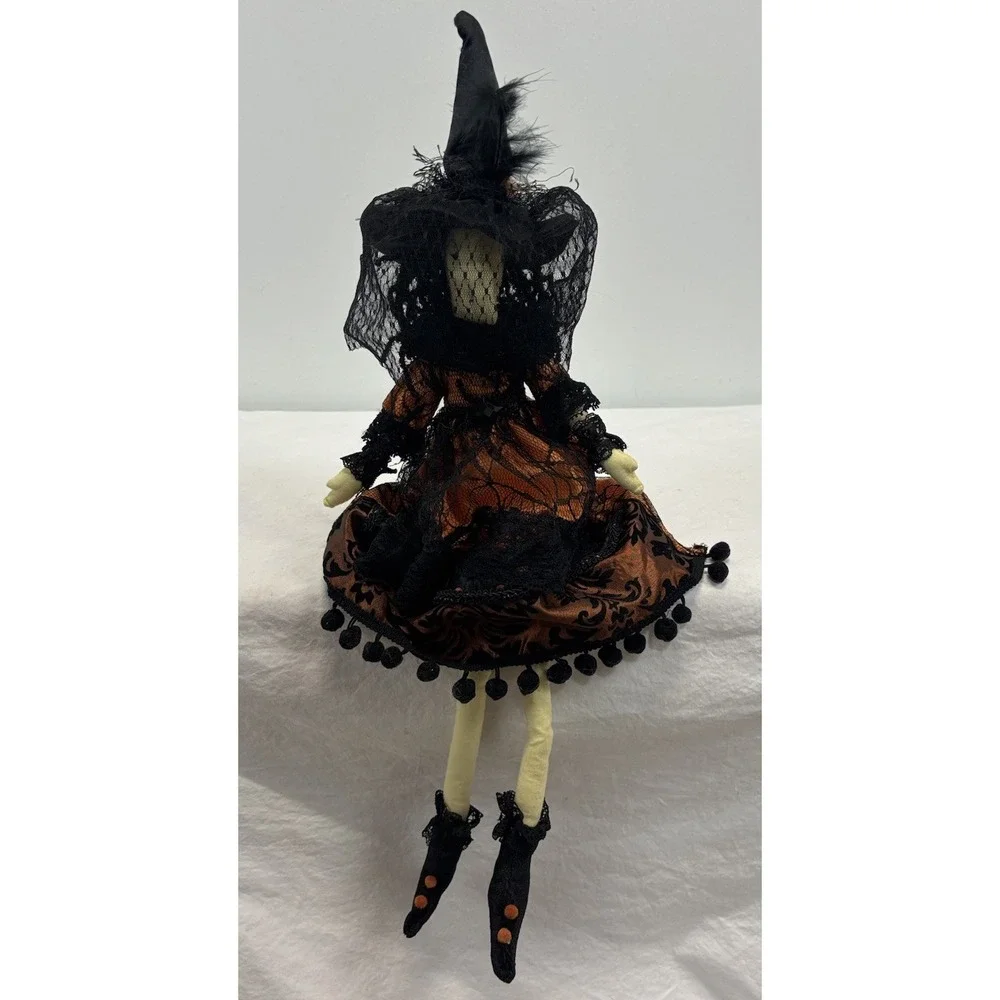 Halloween Shelf Sitter Witch 18
